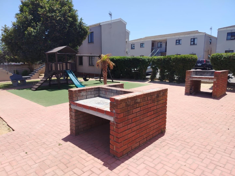 2 Bedroom Property for Sale in St Dumas Western Cape